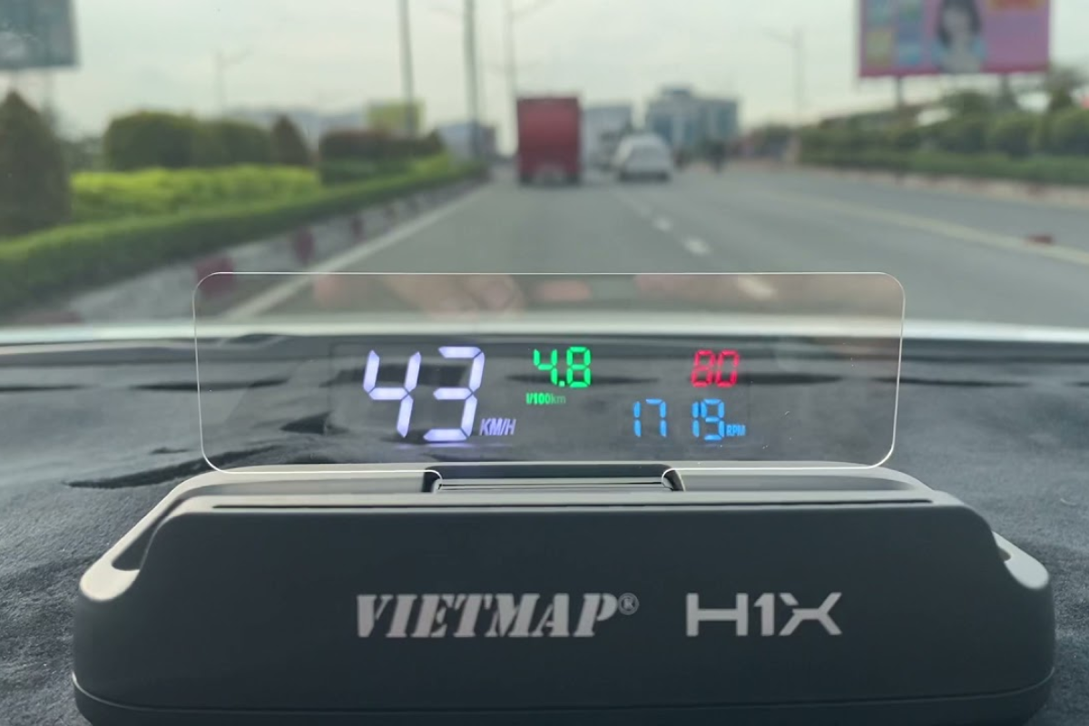 Lắp Đặt HUD Hiển Thị Tốc Độ Kính Lái Ô Tô Tại Quận Bình Thạnh