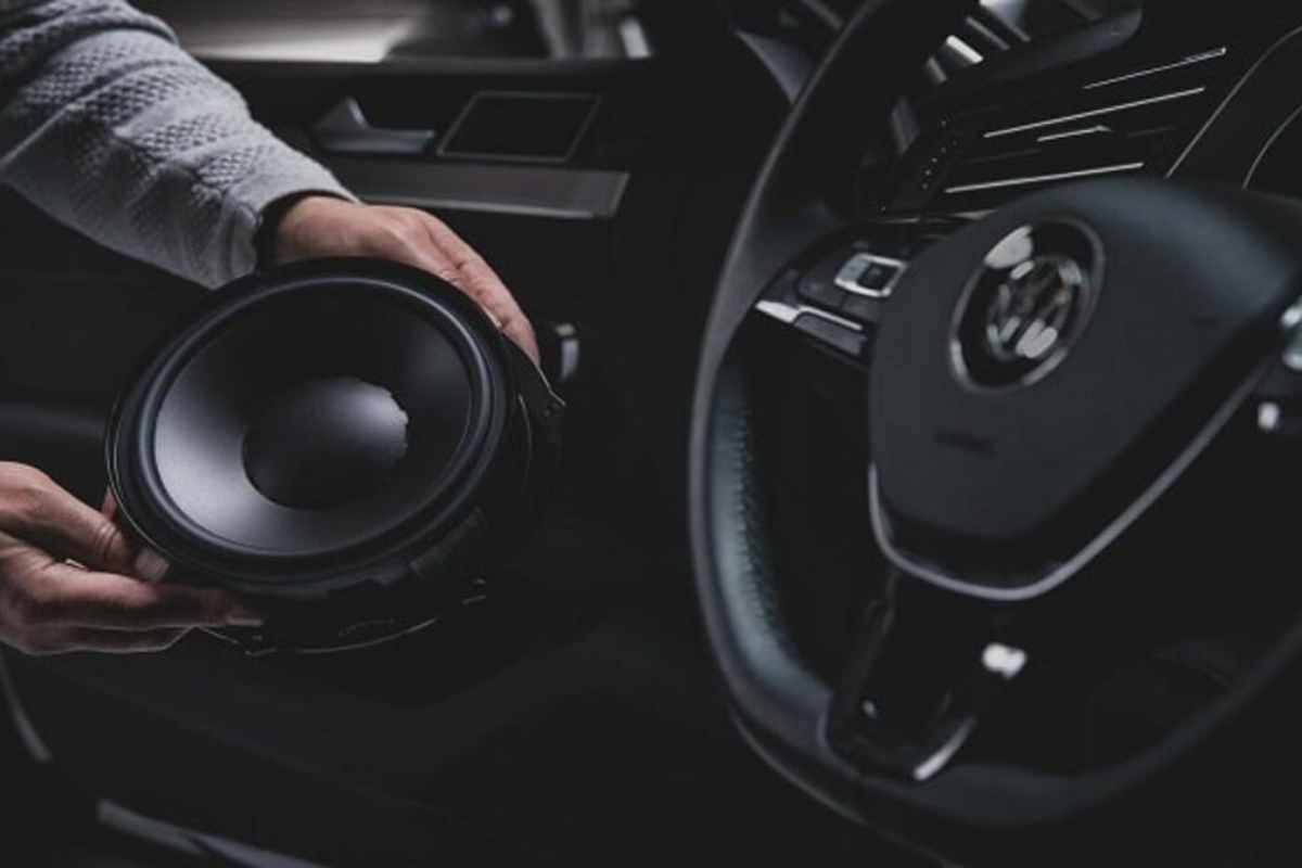 Lắp Đặt Loa JBL Ô Tô Quận 2 - Trải Nghiệm Âm Thanh Mạnh Mẽ