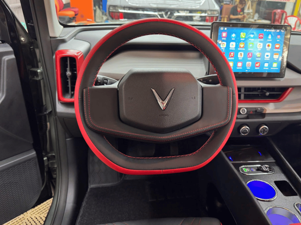 Bọc Da Vô Lăng Xe VinFast Limo Green Tại TP.HCM