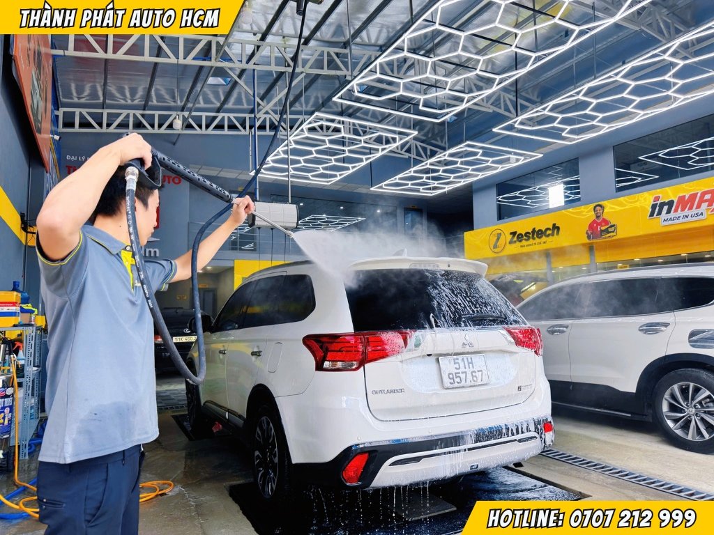 Dán Phim Cách Nhiệt Ở Gara Hay Trung Tâm Ủy Quyền - Chỗ Nào Tốt Hơn?