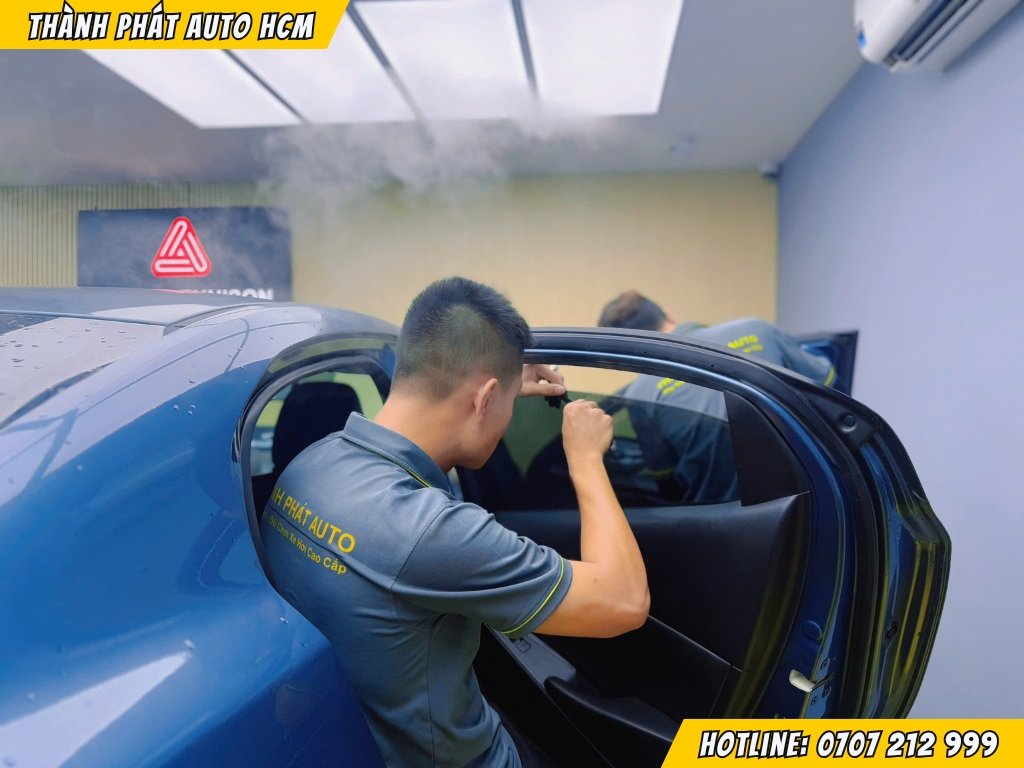 Dán Phim Cách Nhiệt Xe Hơi Llumar Tại Quận Gò Vấp