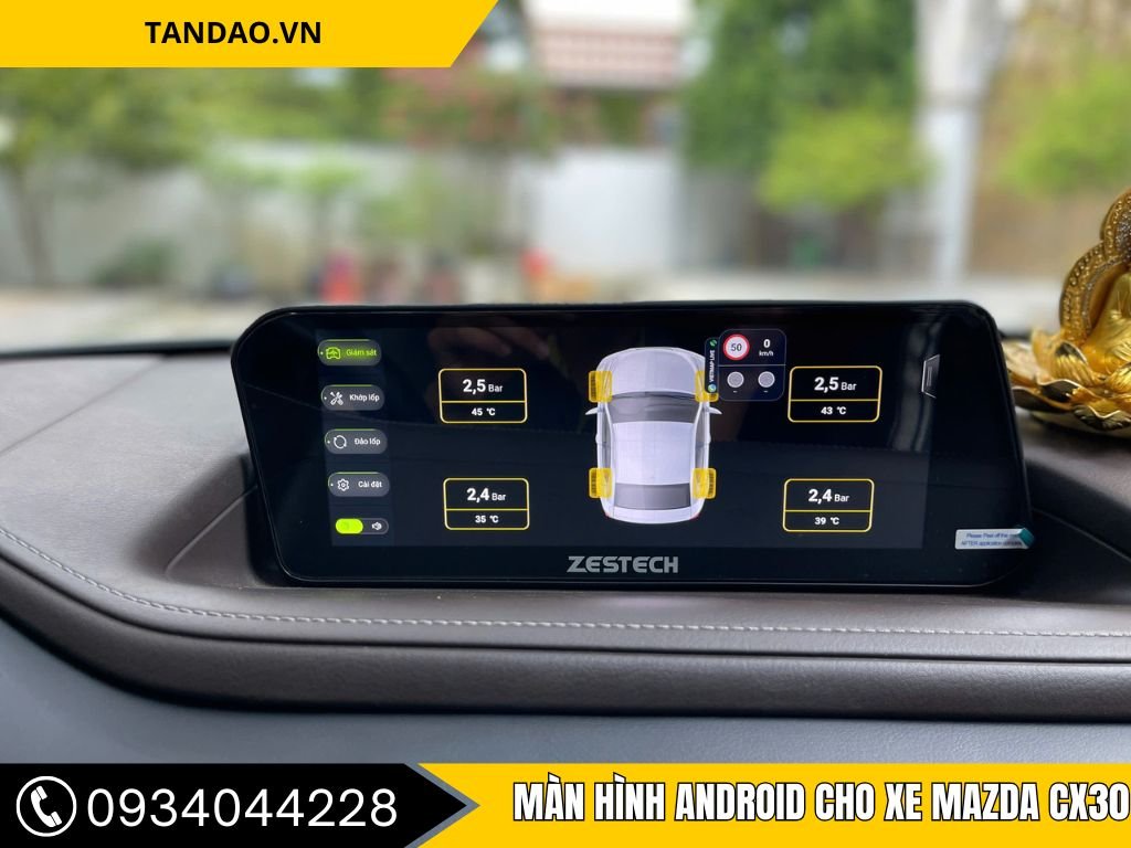 Màn hình Android Zestech trên xe Mazda CX30 hiển thị thông tin cảm biến áp suất lốp (TPMS) chi tiết từng bánh xe, hỗ trợ theo dõi an toàn. Hình ảnh thực tế tại Thành Phát Auto – trung tâm lắp đặt màn hình Android ô tô tại Tây Ninh.