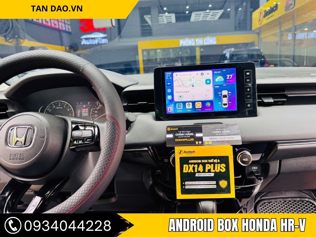 Hình ảnh lắp đặt Android Box Zestech DX14 Plus cho xe Honda HR-V tại Thành Phát Auto TP.HCM. Thiết bị cắm trực tiếp qua cổng USB/CarPlay, giữ nguyên màn hình zin, hỗ trợ bản đồ Google Maps, xem YouTube, ra lệnh giọng nói tiếng Việt và kết nối 4G – WiFi mượt mà. Android Box Zestech giúp chủ xe Honda HR-V biến màn hình gốc thành hệ điều hành Android thông minh, nâng cao trải nghiệm giải trí và an toàn khi lái xe.