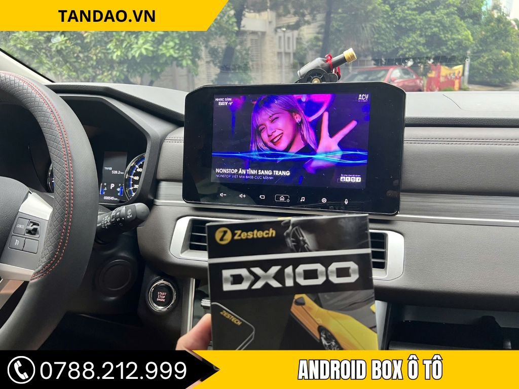 Android box ô tô tại Long An hiển thị video giải trí trên màn hình lớn, lắp đặt bởi Thành Phát Auto, hỗ trợ xem nhạc, phim và ứng dụng trực tuyến.