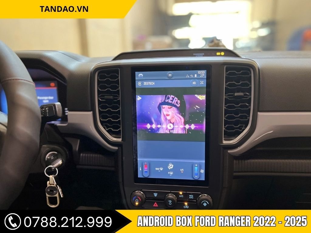 Android box ô tô tại Biên Hòa hiển thị video giải trí trên màn hình lớn, lắp đặt bởi Thành Phát Auto