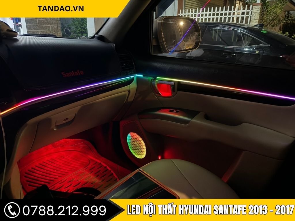 Hình ảnh Led nội thất được lắp đặt tại trung tâm phụ kiện ô tô tại Biên Hòa, hiển thị giao diện điều khiển hiện đại trong khoang nội thất xe.