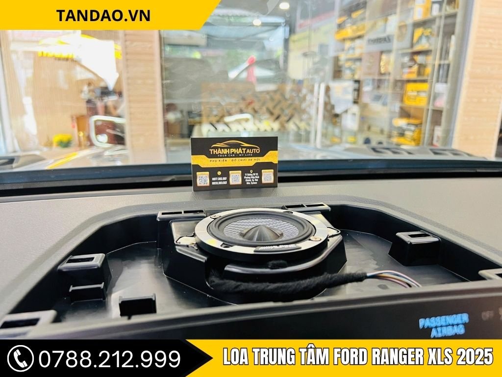 Loa Trung Tâm Ford Ranger XLS 2025
