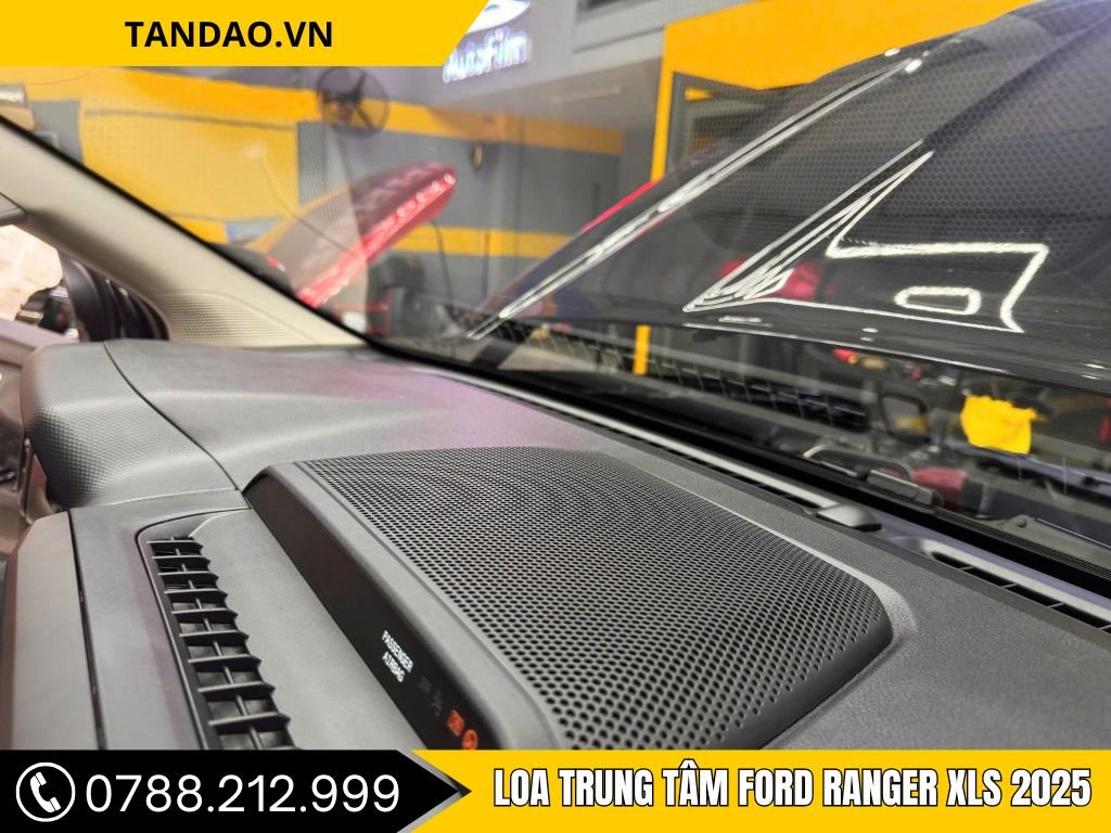Loa Trung Tâm Ford Ranger XLS 2025
