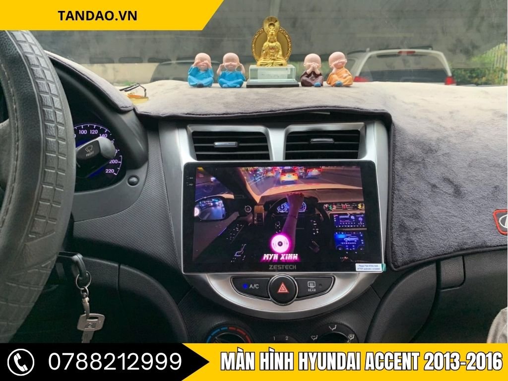 Màn hình Android Hyundai Accent 2015 không chỉ giúp bạn giải trí mà còn hỗ trợ tính năng an toàn với camera lùi và khả năng kết nối với điện thoại thông minh. Đây là sự nâng cấp tuyệt vời cho hệ thống giải trí và lái xe của bạn.