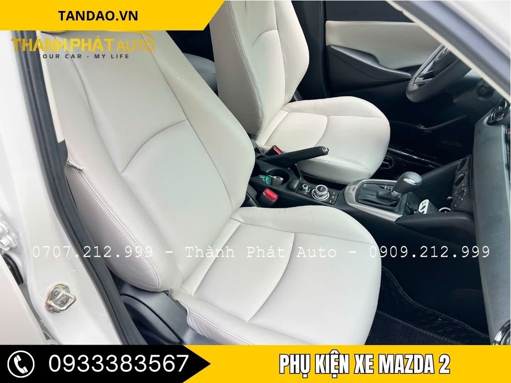 Với chất liệu da cao cấp, bộ ghế mới không chỉ nâng tầm thẩm mỹ mà còn tăng cường sự thoải mái cho người ngồi. Ghế da là phụ kiện Mazda 2 tại Biên Hòa mang lại trải nghiệm lái xe đỉnh cao.