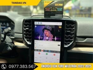 Giao diện Android Box Ford Wildtrak 2023-2025 khi chạy YouTube trên xe