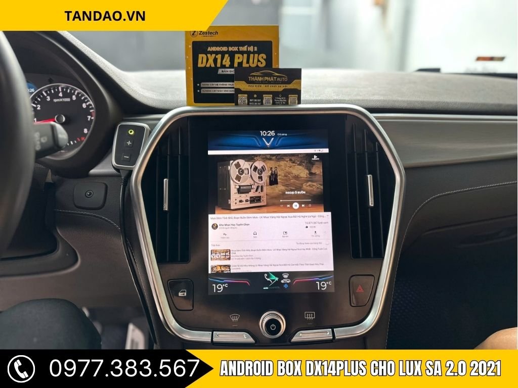 Android Box dx14plus cho Lux SA 2.0 2021 đang phát YouTube giải trí trên màn hình trung tâm xe