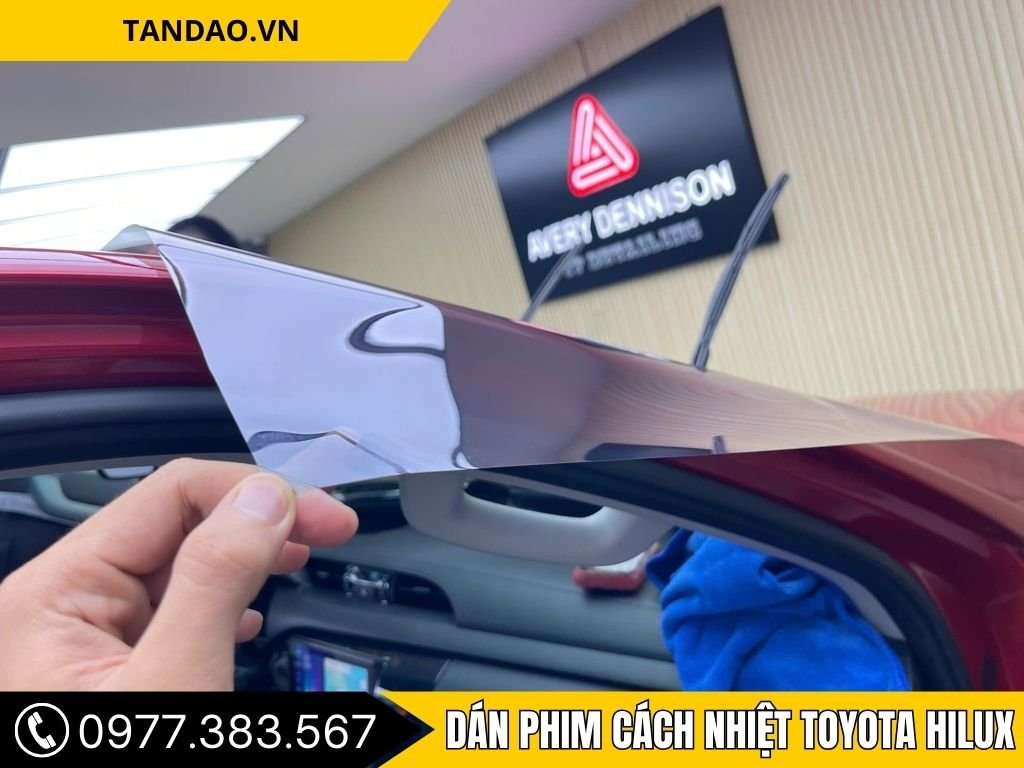 Hình Ảnh Dán Phim Cách Nhiệt Toyota Hilux