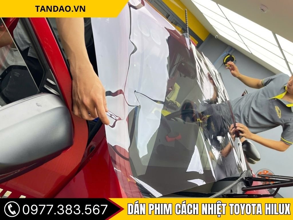 Hình Ảnh Dán Phim Cách Nhiệt Toyota Hilux
