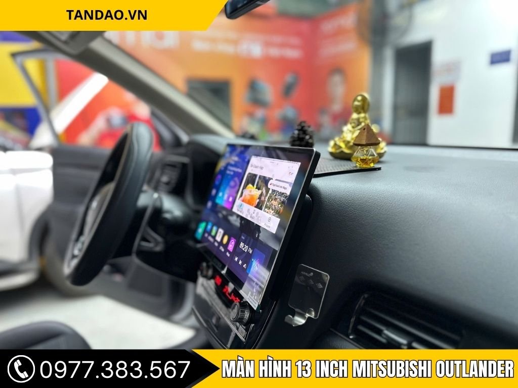Hình ảnh Màn hình 13 inch cho xe Mitsubishi Outlander