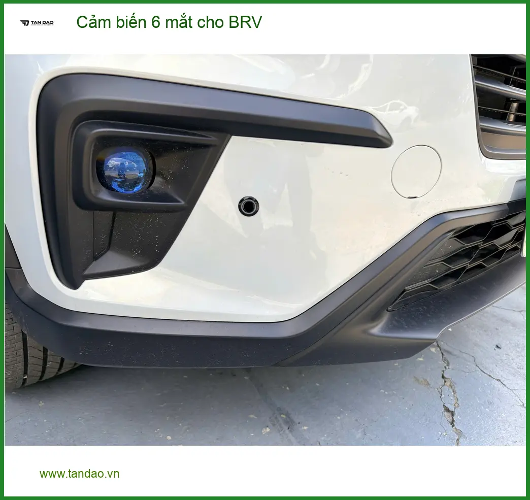 Anh Thắng lắp cảm biến 6 mắt cho Honda BRV tại Quận 9 để lùi đỗ xe an toàn hơn ảnh thực tế 3