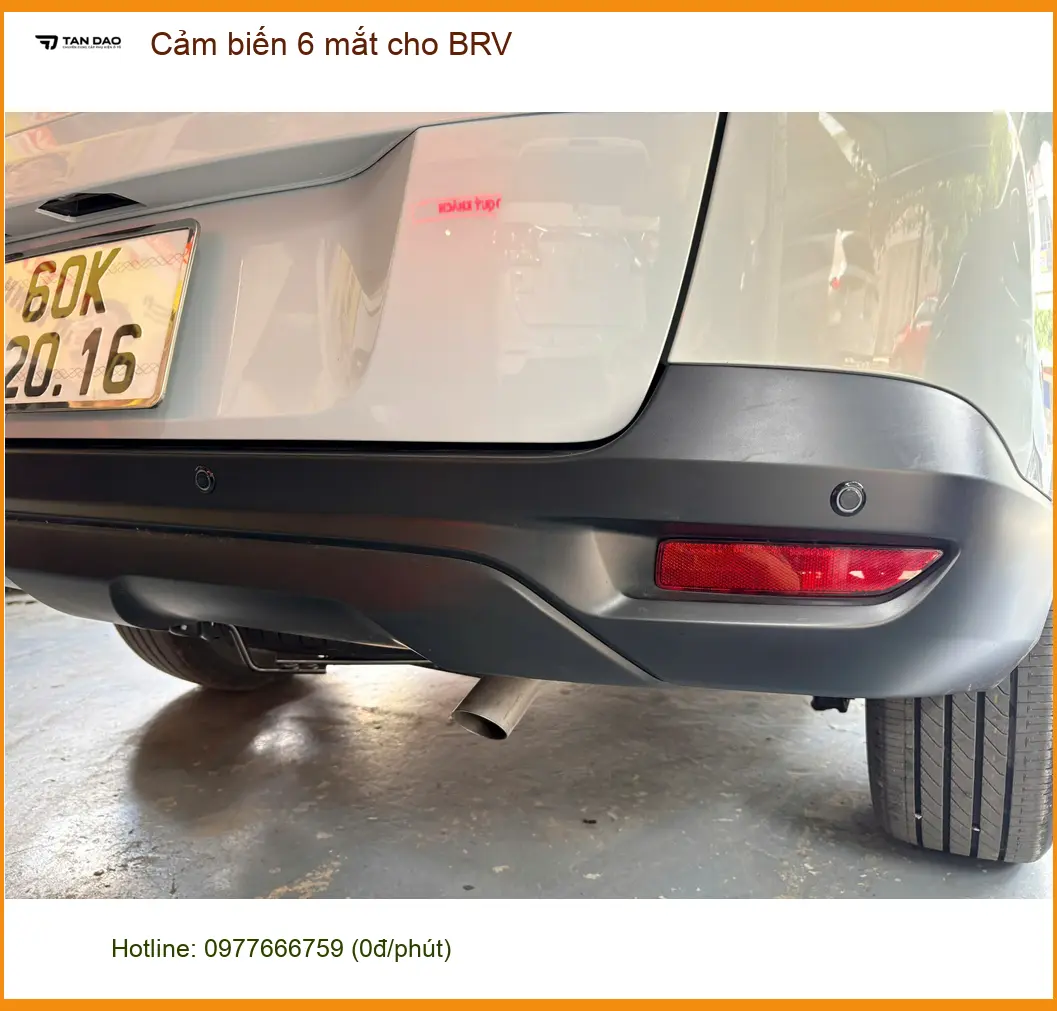 Anh Quốc Anh lắp cảm biến 6 mắt cho BRV tại Quận 2 để đỗ xe an toàn hơn