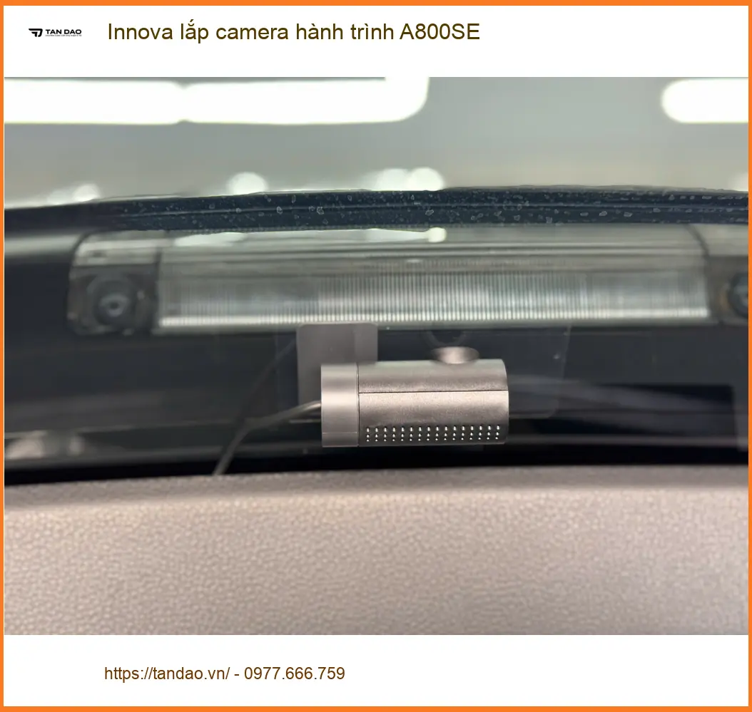 Chú Minh lắp camera hành trình A800SE cho Innova Quận 9 để quan sát giao thông ảnh thực tế 2