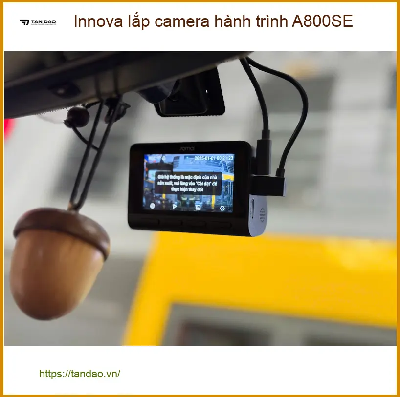 Chú Minh lắp camera hành trình A800SE cho Innova Quận 9 để quan sát giao thông ảnh thực tế 3