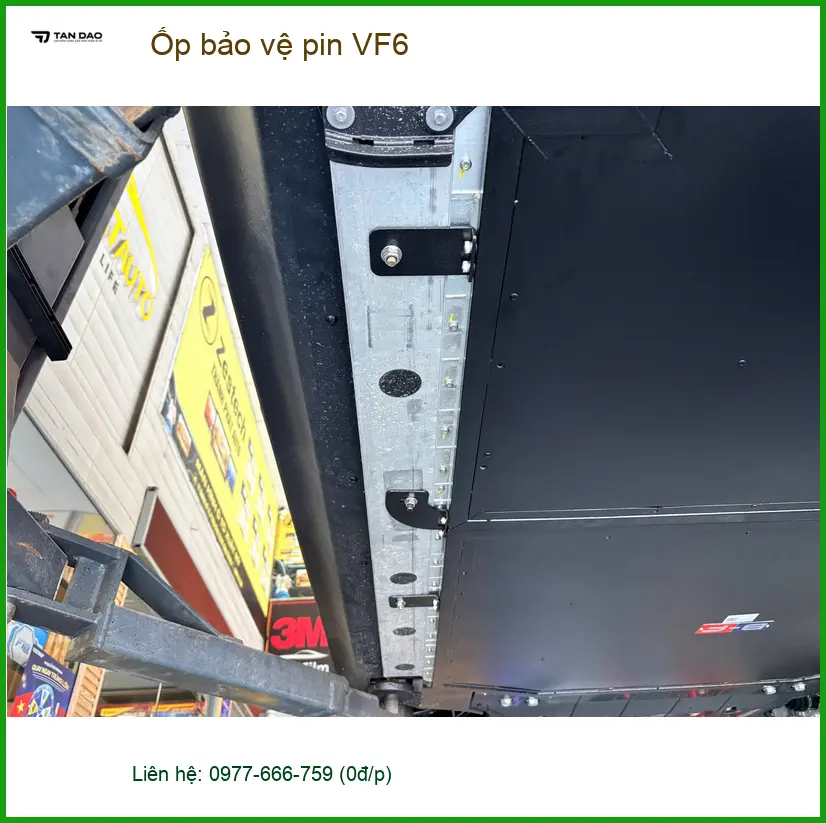 Anh Tấn lắp Ốp bảo vệ pin VF6 tại Quận 2 để bảo vệ an toàn cho xe ảnh thực tế 2