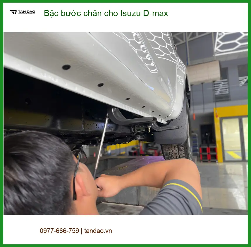 Anh Kiên cần lắp bậc bước chân Isuzu D-max tại Quận 2 nhanh chóng ảnh thực tế 2