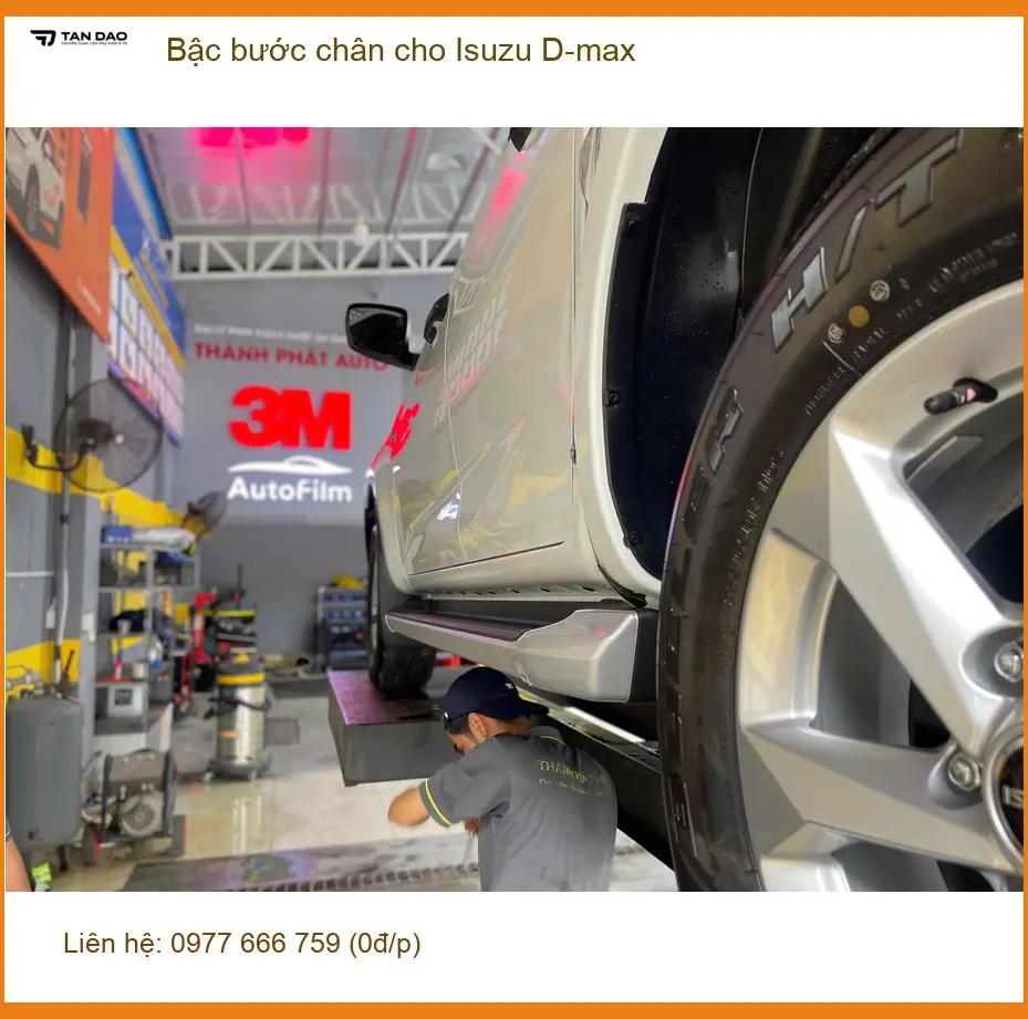 Bác Lâm lắp bậc bước chân Isuzu D-max tại Gò Vấp giúp vợ con tiện lên xuống