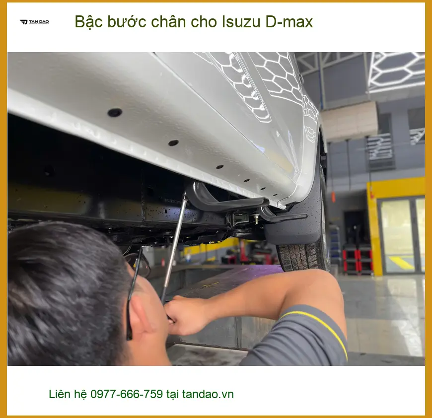 Anh Quang lắp bậc bước chân cho Isuzu D-max tại Quận 7 vì thường xuyên chở đồ cồng kềnh ảnh thực tế 2