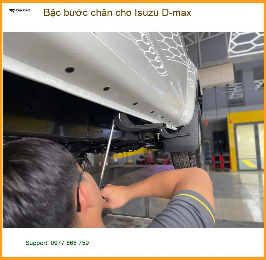 Anh Quang lắp bậc bước chân Isuzu D-max tại Quận 5 tiện lợi cho cả nhà ảnh thực tế 2