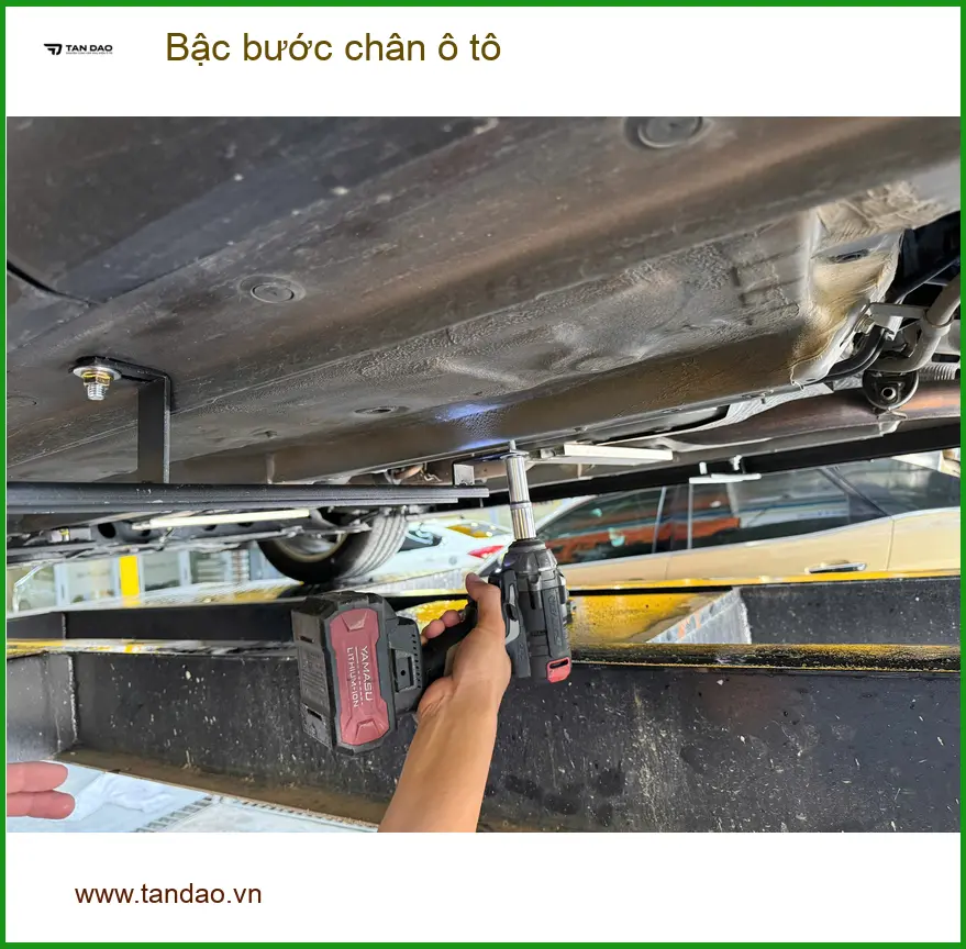 Anh Minh lắp bậc bước chân ô tô Hyundai SantaFe ở Quận 9 ảnh thực tế 2