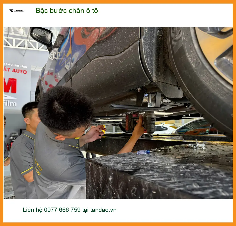 Anh Minh lắp bậc bước chân ô tô Hyundai SantaFe ở Quận 9 ảnh thực tế 5