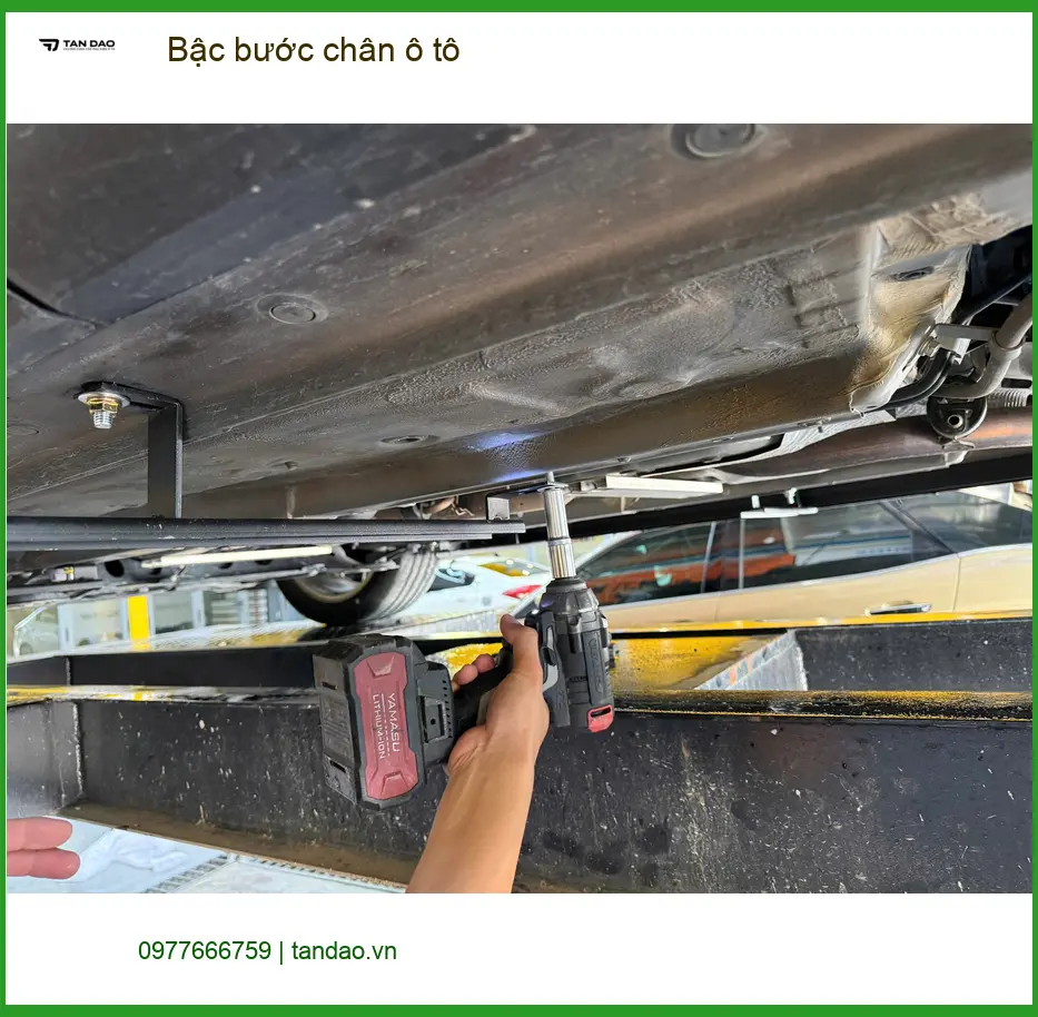 Chị Mai lắp bậc bước chân ô tô Ford Everest cho xe cao gầm tại Quận 2 ảnh thực tế 2
