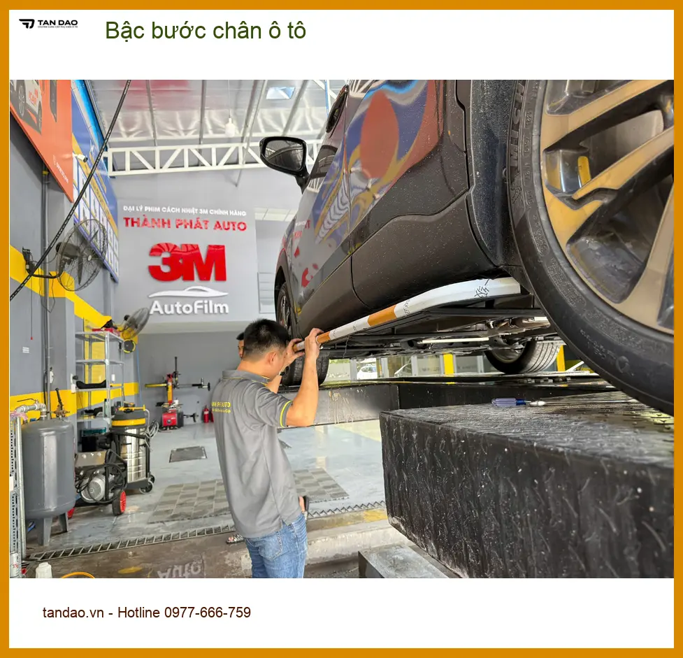 Anh Khoa lắp bậc bước chân ô tô cho VinFast Lux SA tại Thủ Đức cho gia đình. ảnh thực tế 5