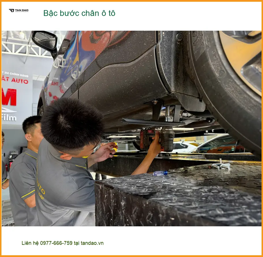 Cô Diệu lắp bậc bước chân ô tô cho Hyundai Santa Fe tại Quận 11 cho tiện lợi người già