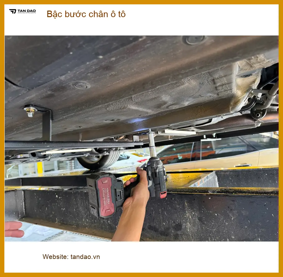 Anh Quý gắn bậc bước chân ô tô Ford Everest tại Quận 12 cho gia đình ảnh thực tế 4