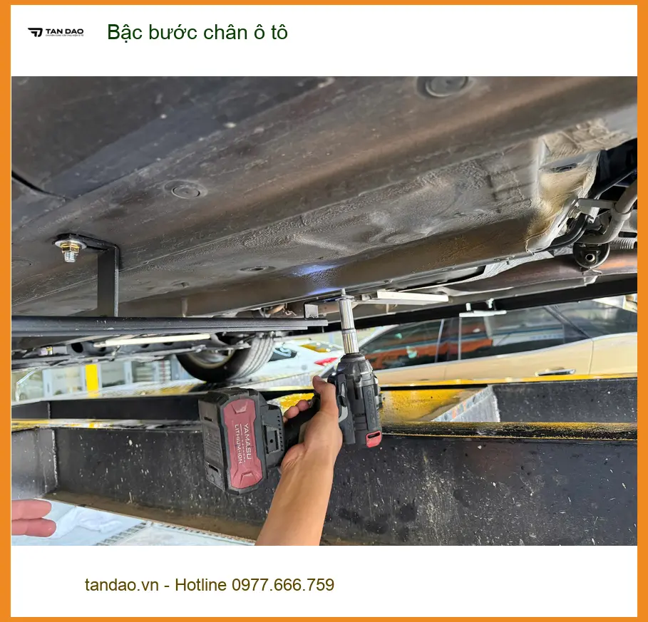 Chị Thuỳ Vân lắp bậc bước chân ô tô Hyundai Santa Fe tại Quận 4 ảnh thực tế 3