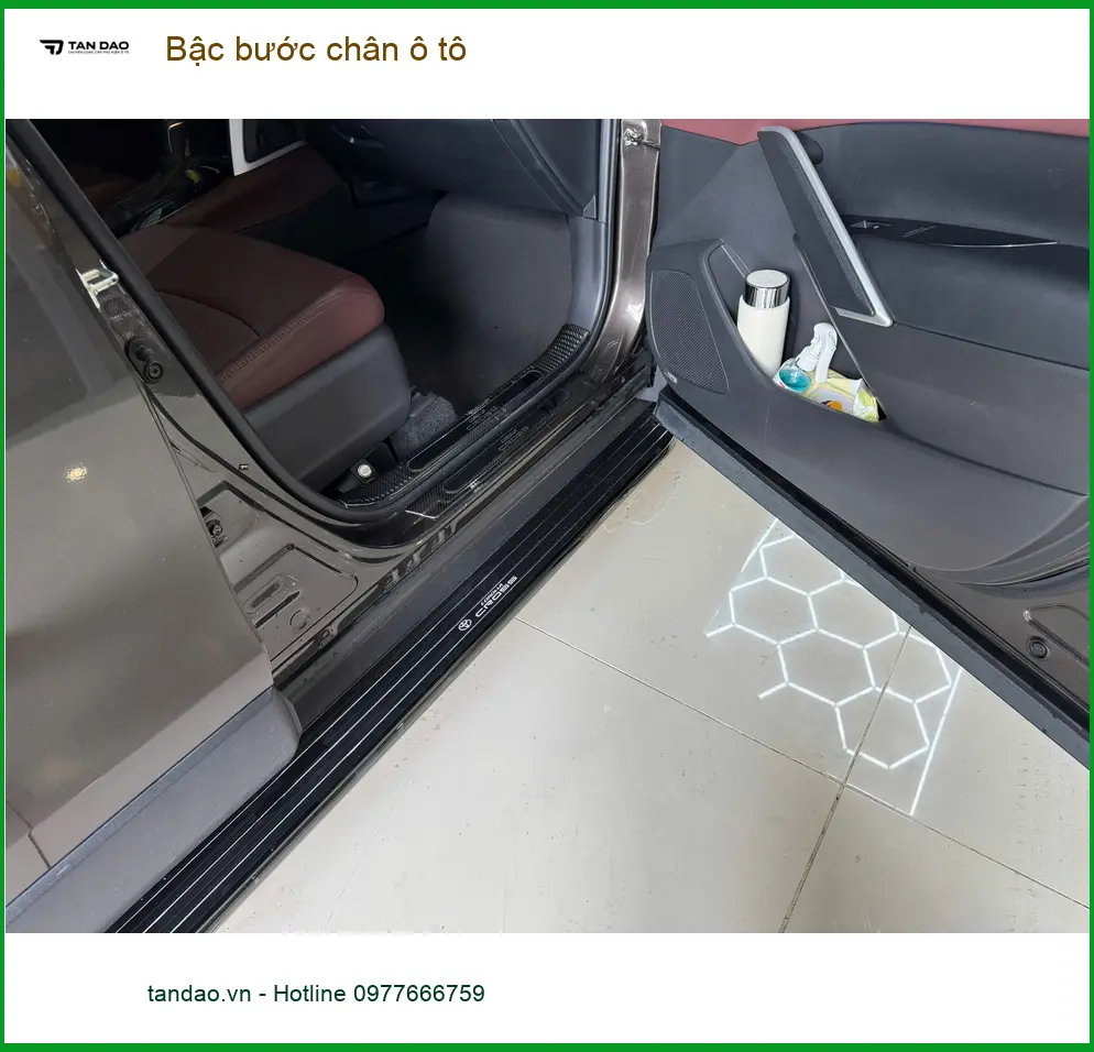 Anh Khang lắp bậc bước chân ô tô cho Ford Everest tại Quận 1