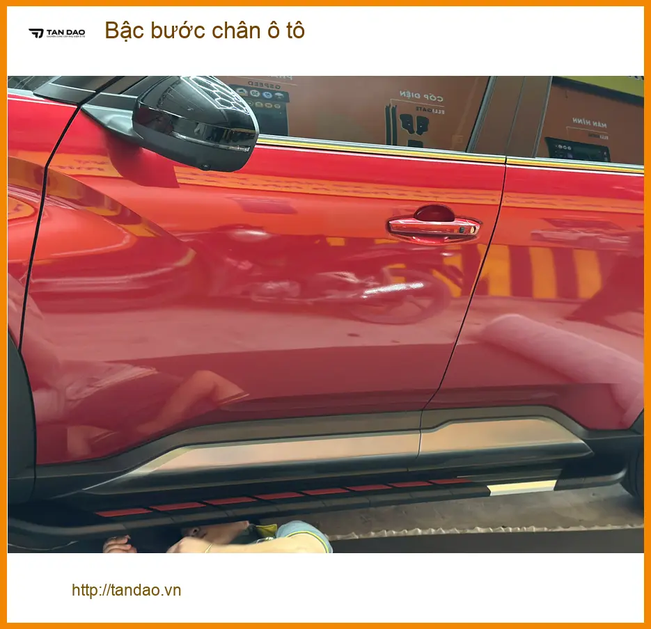 Chị An lắp bậc bước chân ô tô Hyundai Santa Fe ở Quận 9 để tiện lên xuống xe ảnh thực tế 2