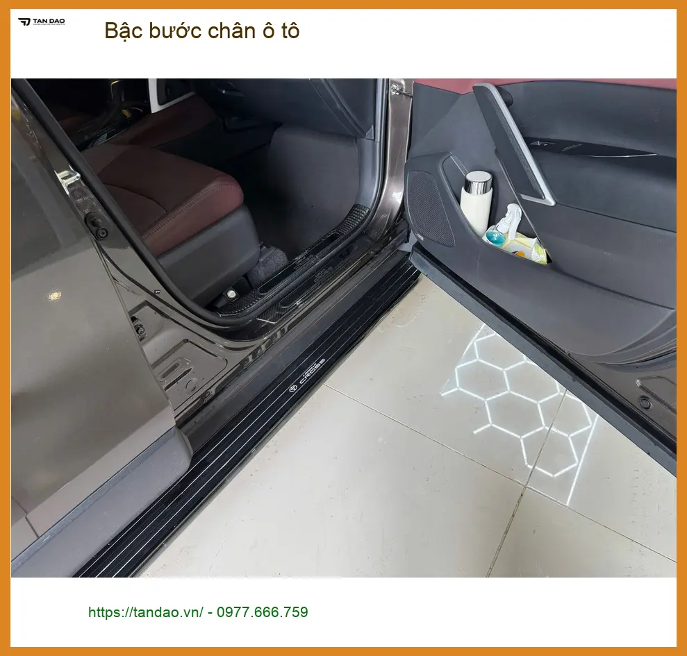 Anh Quang lắp bậc bước chân ô tô Honda CR-V tại Quận 10 để tiện lên xuống ảnh thực tế 3