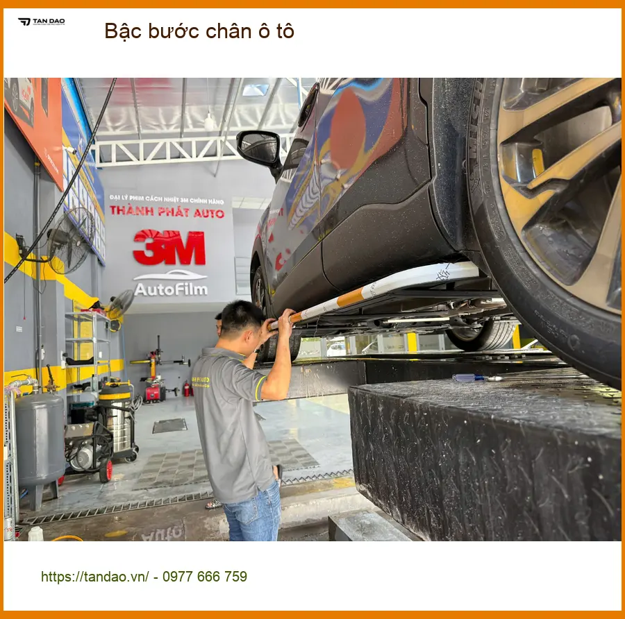 Anh Quang lắp bậc bước chân ô tô Honda CR-V tại Quận 10 để tiện lên xuống ảnh thực tế 4