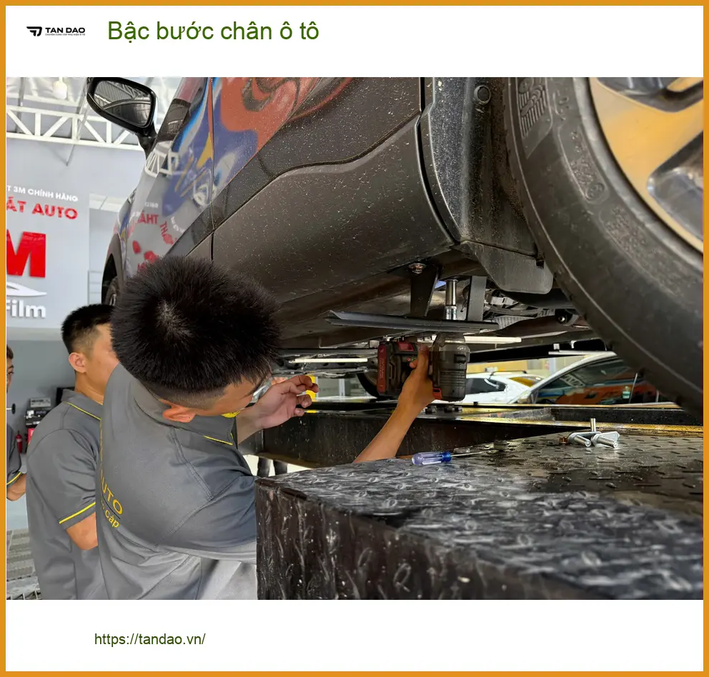 Chị Thu lắp bậc bước chân ô tô cho VinFast Lux SA tại Quận Huyện Nhà Bè ảnh thực tế 2
