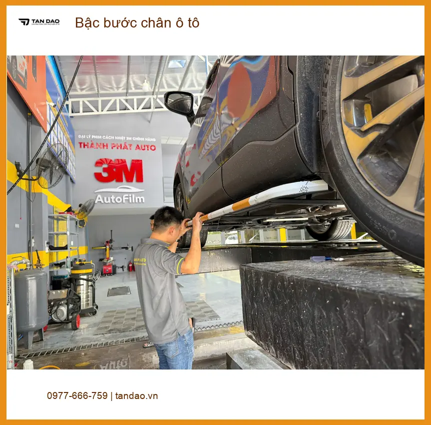 Chị Thu lắp bậc bước chân ô tô cho VinFast Lux SA tại Quận Huyện Nhà Bè ảnh thực tế 5