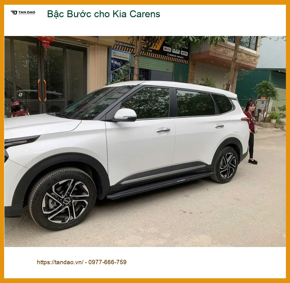 Anh Minh lắp bậc bước Kia Carens tại Nhà Bè để gia đình dễ dàng lên xuống