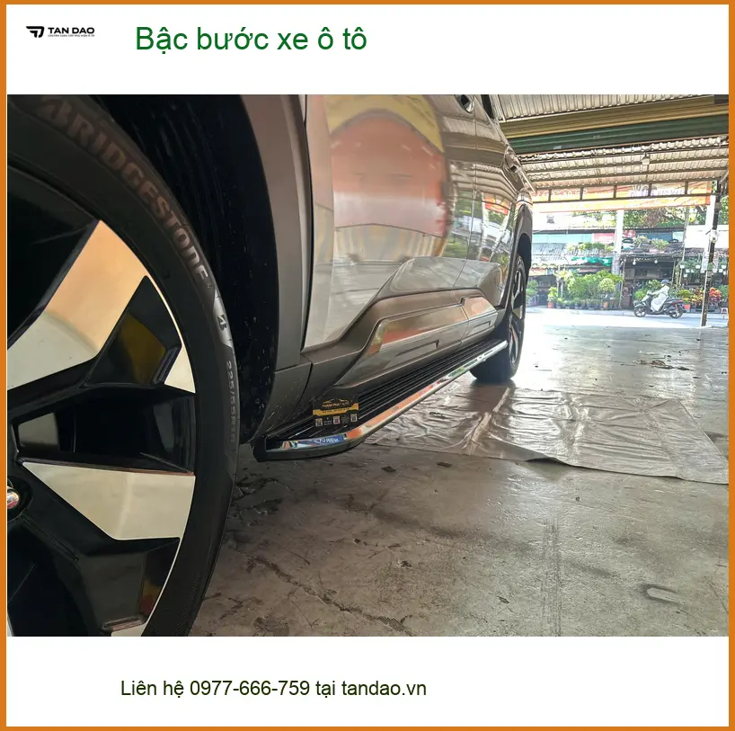 Anh Duy Khang lắp bậc bước xe ô tô Hyundai Santa Fe tại Quận 9 để tiện lên xuống ảnh thực tế 3