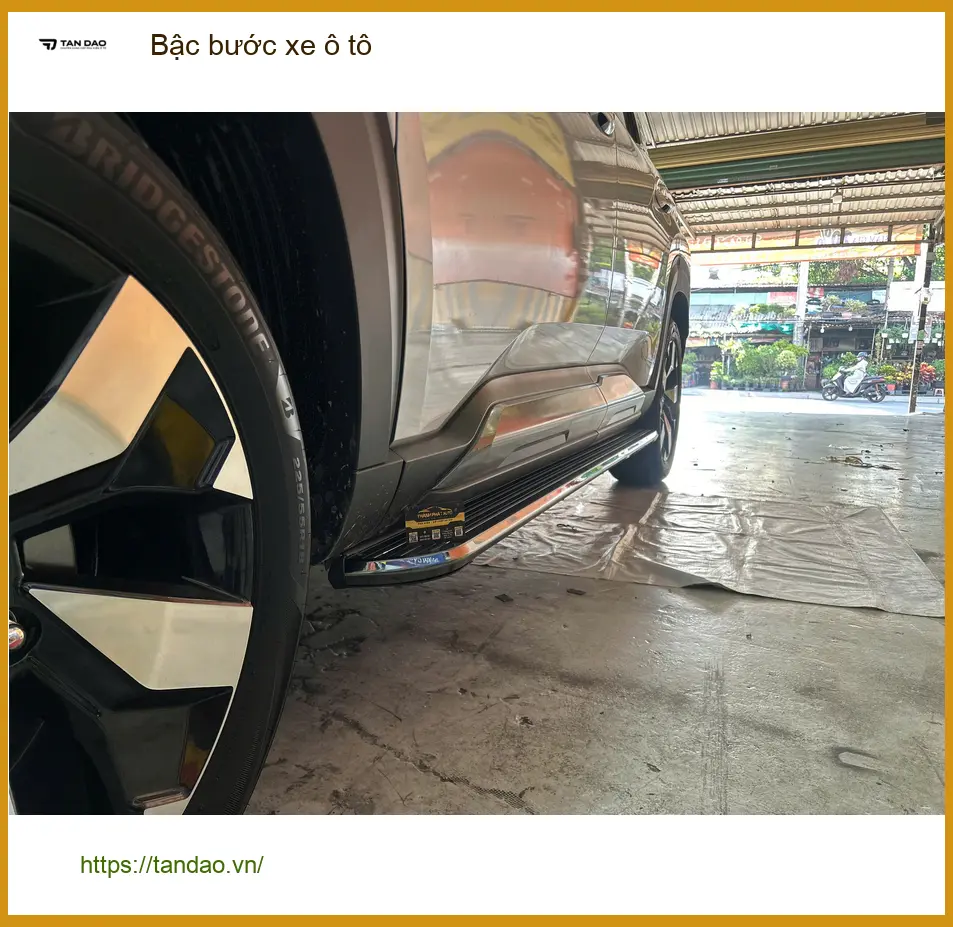 Anh Long lắp bậc bước xe ô tô Toyota Fortuner tại Quận Tân Bình