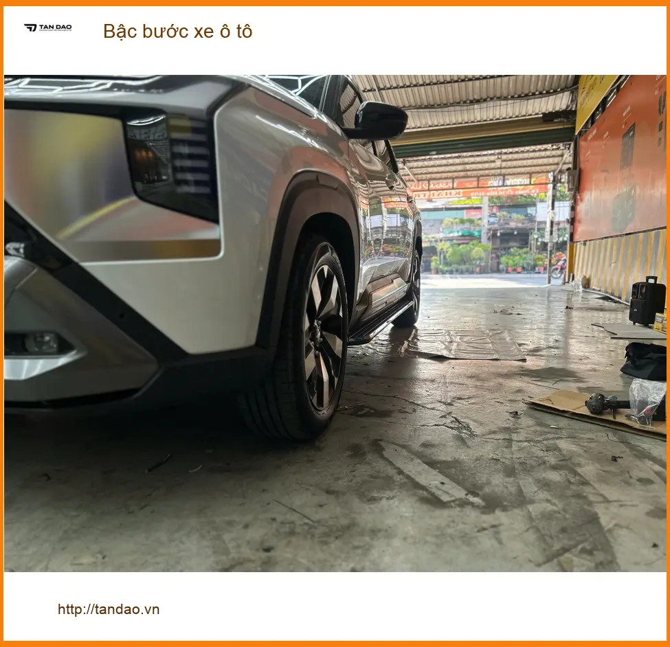 Anh Tiến lắp bậc bước xe ô tô Ford Everest tại Nhà Bè tiện lợi ảnh thực tế 4