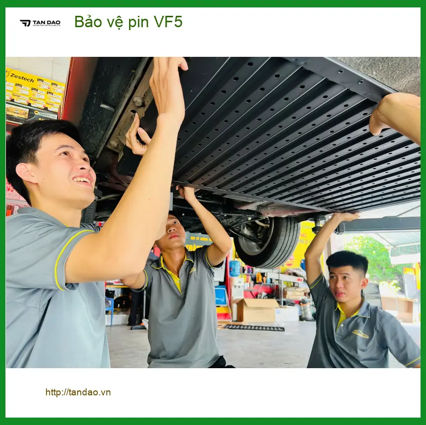 Chị Thanh bảo vệ pin VinFast VF5 tại Quận Bình Thạnh để tối ưu tuổi thọ ảnh thực tế 3
