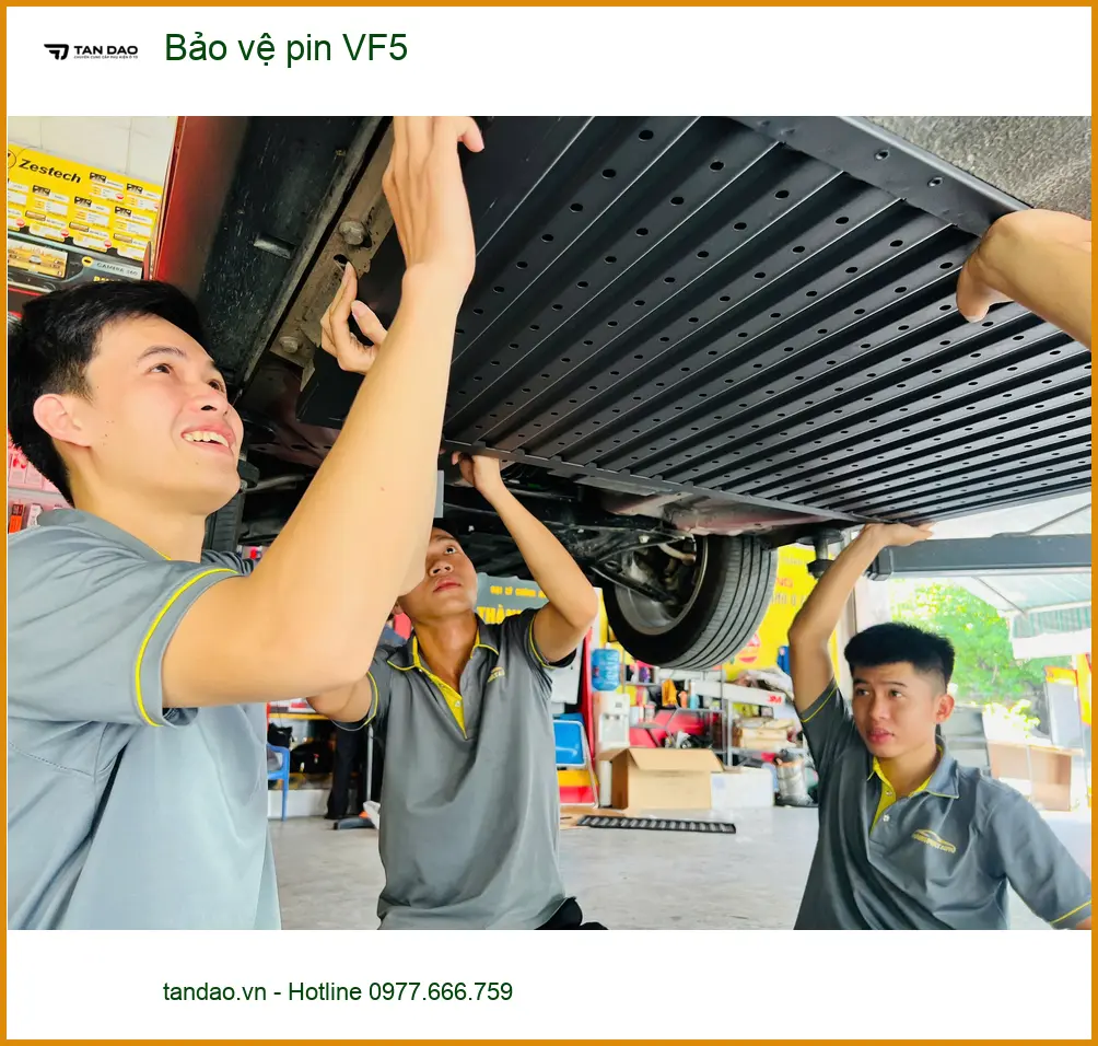 Anh Khang bảo vệ pin VinFast VF5 tại Quận 5 để kéo dài tuổi thọ ảnh thực tế 3