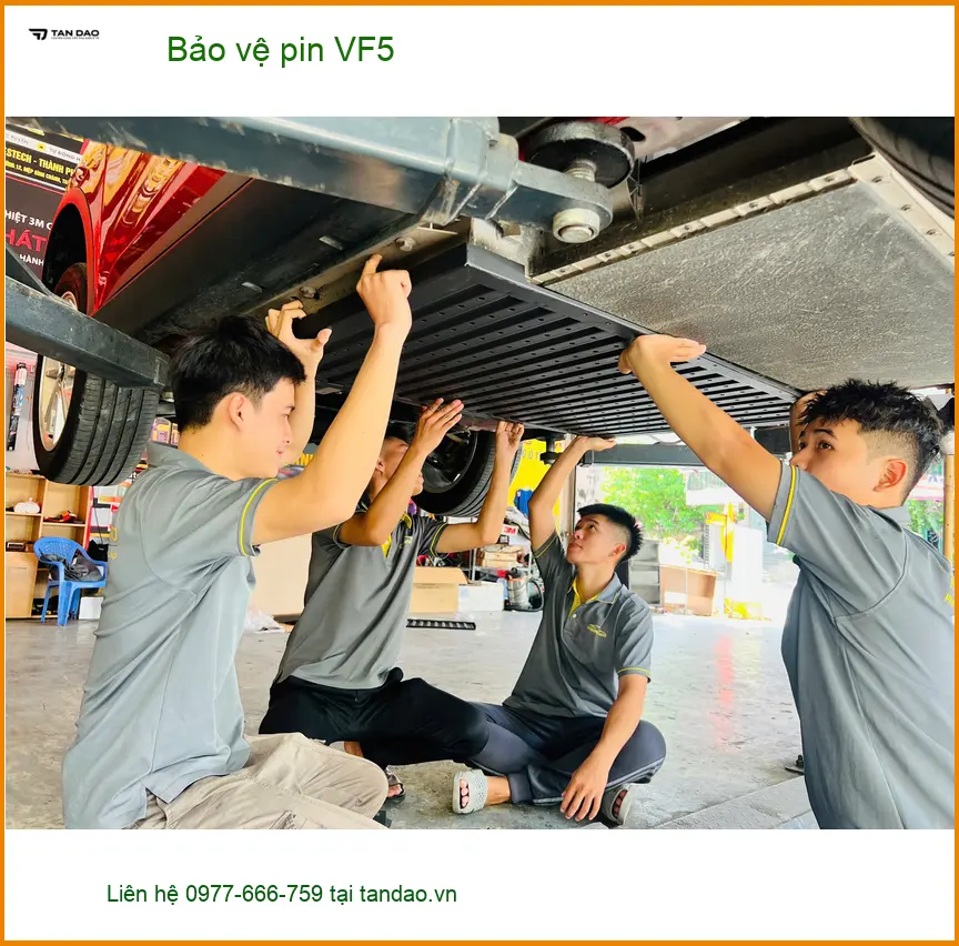 Anh Minh bảo vệ pin VinFast VF5 tại Quận Tân Phú để đảm bảo tuổi thọ ảnh thực tế 3