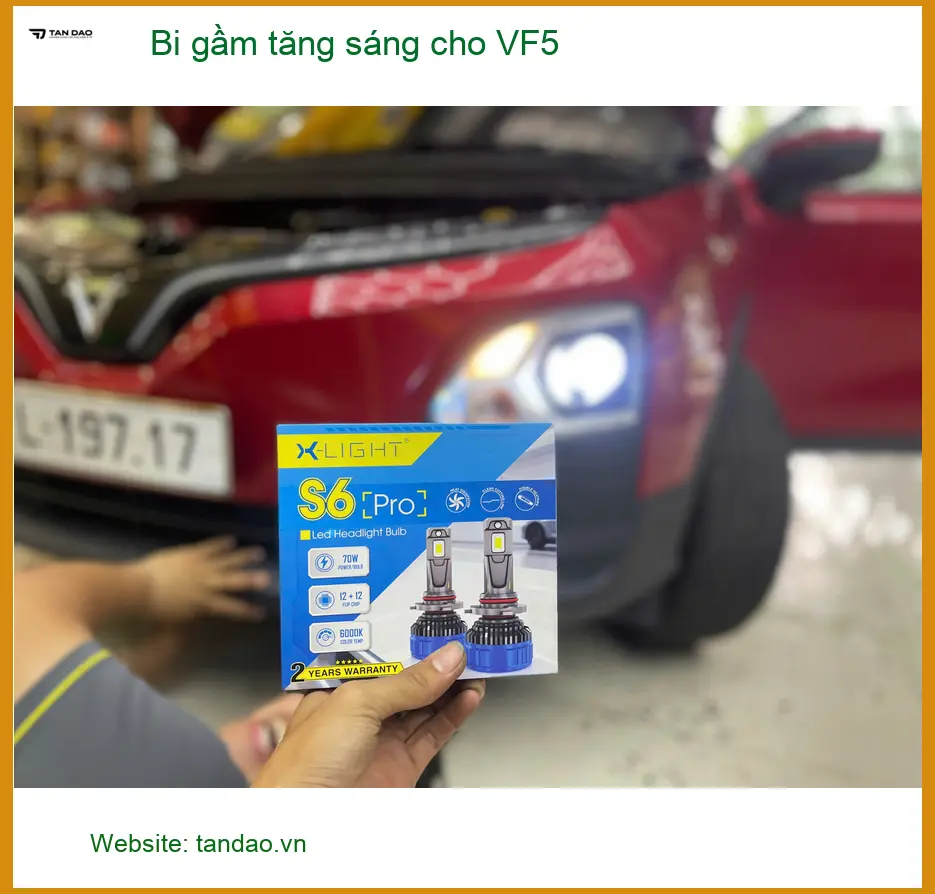 Anh Trọng lắp bi gầm tăng sáng cho VF5 tại Quận 12 vì đèn zin quá yếu khi đi đêm