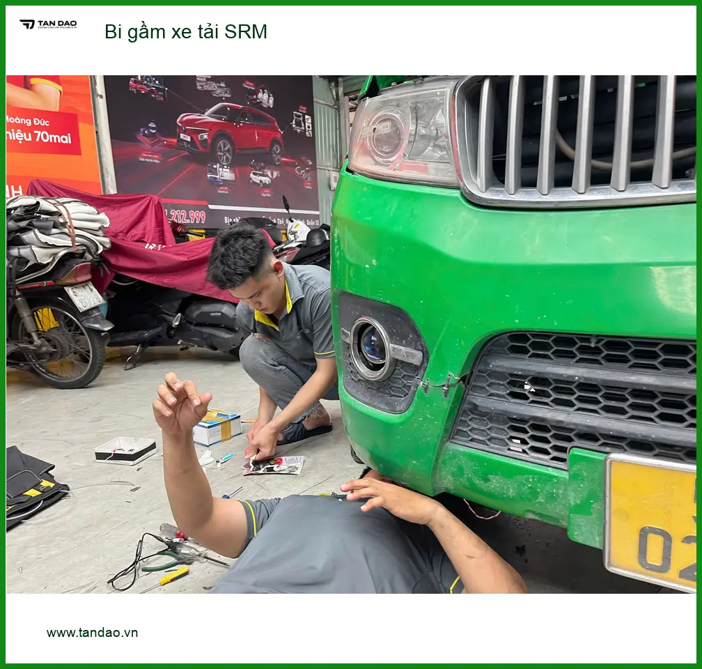 Anh Kiên lắp Bi gầm xe tải SRM tại Hóc Môn để tăng sáng, đảm bảo an toàn ảnh thực tế 4